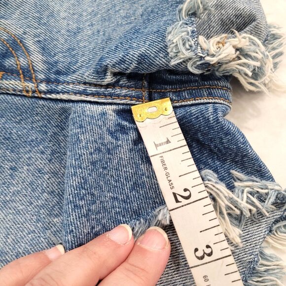Levis 501 Anniversary Edition Mid-Rise Button Fly Frayed Hem Denim Shorts W27 - Picture 8 of 9
